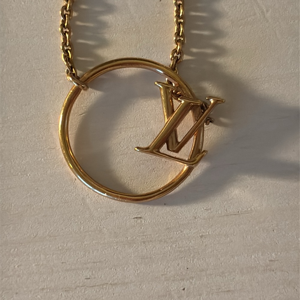 Elegant Gold Louis Vuitton Necklace - Picture 3 of 3
